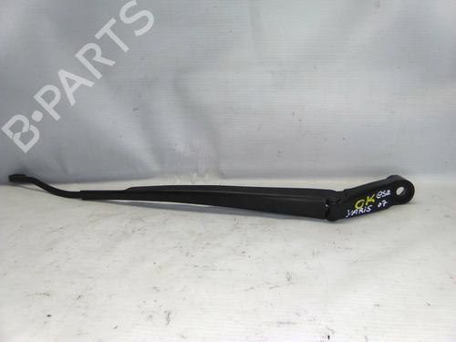 Used Front windshield wiper arm Front windshield wiper arm TOYOTA YARIS (_P9_) 1.4 D-4D (NLP90_, NLP90R) (90 hp) 19865956 19865956