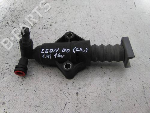 Used Clutch slave cylinder Clutch slave cylinder SEAT LEON (1M1) 1.4 16V (75 hp) 19866819 19866819