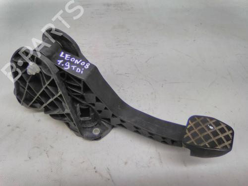 Used Clutch pedal Clutch pedal SEAT LEON (1P1) 1.9 TDI (105 hp) 19869000 19869000