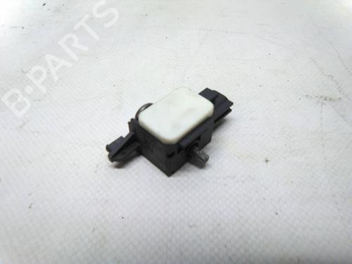 Used Electronic module Electronic module RENAULT CLIO III Grandtour (KR0/1_) 1.2 16V Hi-Flex (KR0S) (75 hp) 19869710 19869710