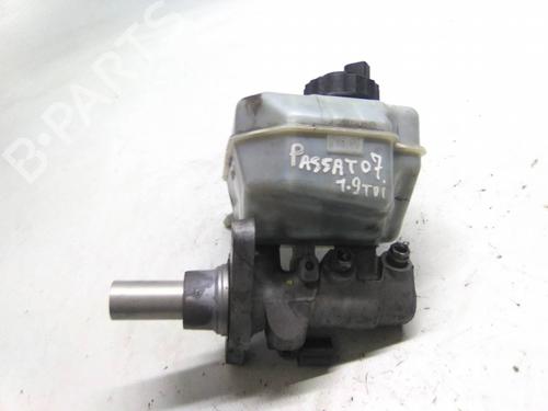 Used Brake master cylinder Brake master cylinder VW PASSAT B6 (3C2) 1.9 TDI (105 hp) 22939309 22939309