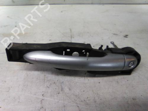 Used Front left exterior door handle Front left exterior door handle RENAULT CLIO III Grandtour (KR0/1_) 1.5 dCi (KR0G) (68 hp) 19875636 19875636