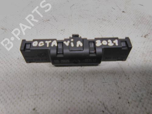 Used Electronic module Electronic module SKODA OCTAVIA IV Combi (NX5, PV5) 2.0 TDi (150 hp) 19877010 19877010