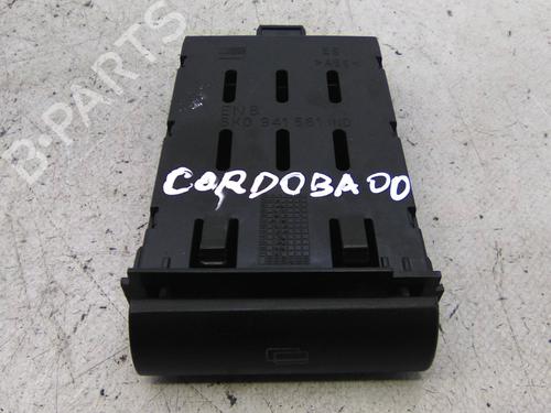 Kopholder/Genstandsholder Kopholder/Genstandsholder SEAT CORDOBA (6K1, 6K2) 1.6 i (101 hp) 19812393 19812393