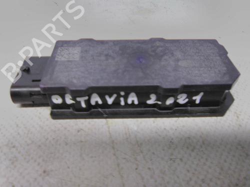 Used Electronic module Electronic module SKODA OCTAVIA IV Combi (NX5, PV5) 2.0 TDi (150 hp) 19812959 19812959