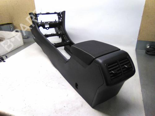Used Armrest / Center console Armrest / Center console VW GOLF VII Variant (BA5, BV5) 1.6 TDI (105 hp) 19813234 19813234
