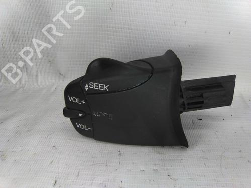 Used Steering wheel controls Steering wheel controls 19815091 19815091