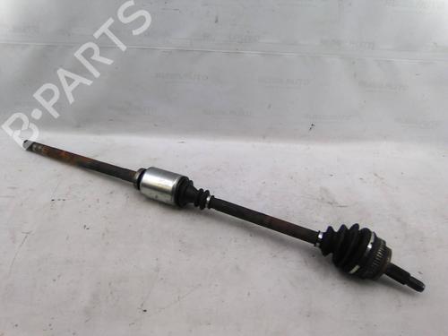 Used Right front driveshaft Right front driveshaft RENAULT MASTER II Bus (JD) 2.5 dCi 100 (JDCV, JD1W) (99 hp) 19815668 19815668