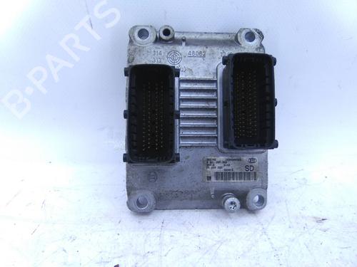 Used Engine control unit (ECU) Engine control unit (ECU) OPEL CORSA C (X01) 1.2 (F08, F68) (75 hp) 19817008 19817008