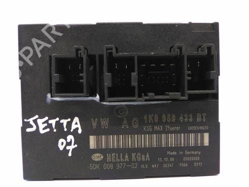 Used Electronic module Electronic module VW JETTA III (1K2) 1.9 TDI (105 hp) 22945190 22945190