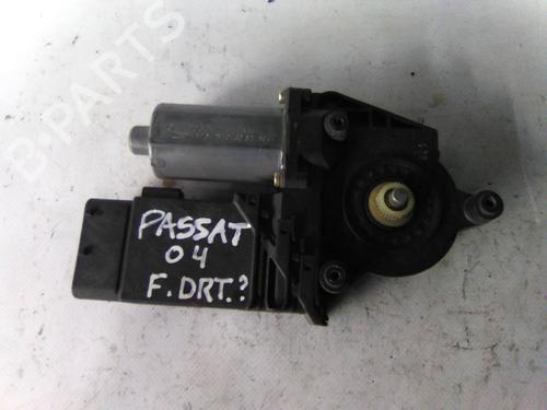 Used Right front window motor Right front window motor VW PASSAT B5.5 (3B3) 1.9 TDI (101 hp) 22947927 22947927
