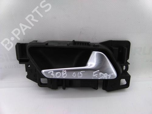 Used Front right interior door handle Front right interior door handle 19820388 19820388