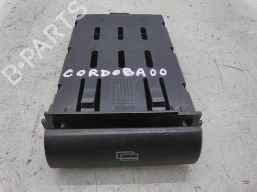 Kopholder/Genstandsholder Kopholder/Genstandsholder SEAT CORDOBA (6K1, 6K2) 1.6 i (101 hp) 19820560 19820560