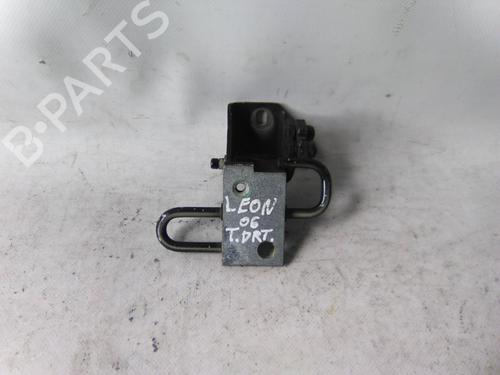Used Hinge/Door check strap Hinge/Door check strap 22950625 22950625