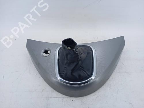 Used Shift knob Shift knob MITSUBISHI GRANDIS (NA_W) 2.0 DI-D (NA8W) (136 hp) 19823053 19823053