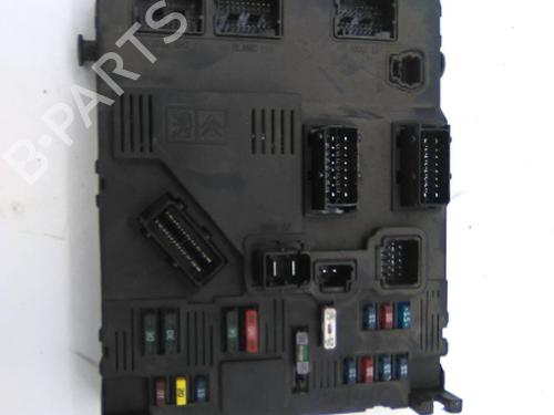 Used Fuse box Fuse box 19826951 19826951