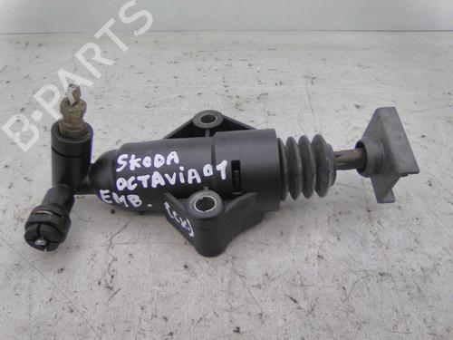 Used Clutch slave cylinder Clutch slave cylinder SKODA OCTAVIA I Combi (1U5) 1.4 16V (75 hp) 19827111 19827111