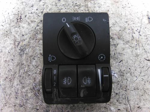 Used Headlight switch Headlight switch OPEL CORSA C (X01) 1.3 CDTI (F08, F68) (70 hp) 19829647 19829647