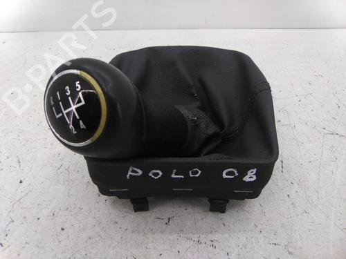Used Shift knob Shift knob VW POLO IV (9N_, 9A_) 1.2 12V (64 hp) 19830309 19830309