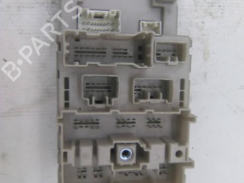 Used Fuse box Fuse box TOYOTA RAV 4 II (_A2_) 2.0 4WD (ACA21, ACA20) (150 hp) 19833301 19833301