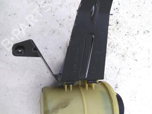 Used Power steering reservoir Power steering reservoir 19838004 19838004