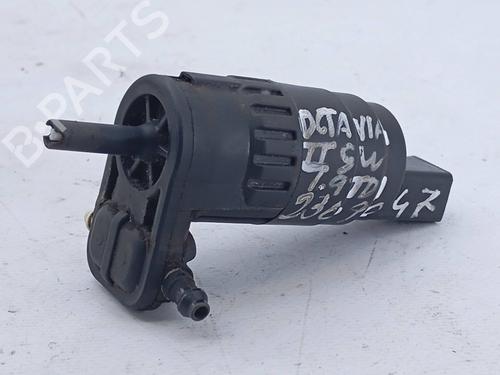 Used Washer pump Washer pump SKODA OCTAVIA II Combi (1Z5) 1.9 TDI (105 hp) 28500824 28500824