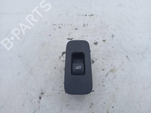 switch-volvo-v40-hatchback-525-d2-31394840-2012-2013-2014-2015-2016-2017-2018-2019-21288596 main image
