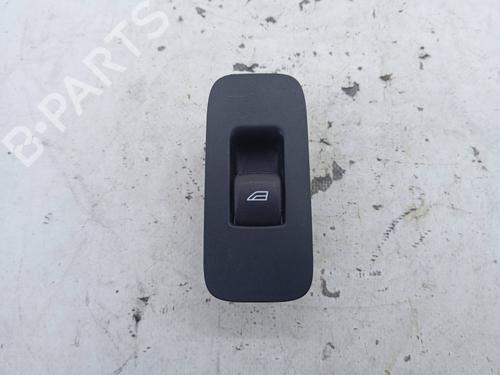 switch-volvo-v40-hatchback-525-d2-31394840-2012-2013-2014-2015-2016-2017-2018-2019-21288618 main image