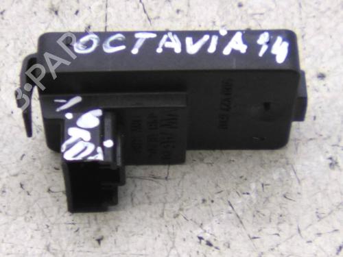 Used Electronic module Electronic module SKODA OCTAVIA III Combi (5E5, 5E6) 1.6 TDI (90 hp) 22337088 22337088