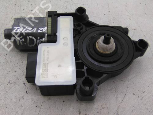 Used Right rear window motor Right rear window motor 19840810 19840810