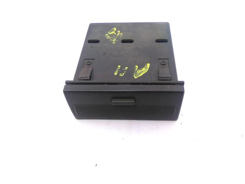 Kopholder/Genstandsholder Kopholder/Genstandsholder AUDI A4 B5 (8D2) 1.9 TDI (75 hp) 22961064 22961064