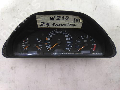 Used Instrument cluster Instrument cluster MERCEDES-BENZ E-CLASS (W210) E 230 (210.037) (150 hp) 19844059 19844059