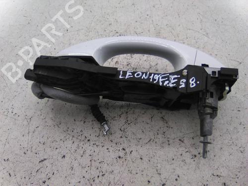 Used Front left exterior door handle Front left exterior door handle 21268072 21268072