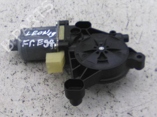 Motor do elevador de vidro frente esquerdo Motor do elevador de vidro frente esquerdo SEAT LEON (5F1) 1.0 TSI (115 hp) 21268078 21268078