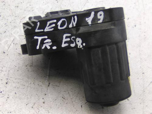 Used Electric handbrake Electric handbrake SEAT LEON (5F1) 1.0 TSI (115 hp) 21485952 21485952