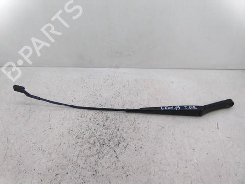 Used Front windshield wiper arm Front windshield wiper arm 21388053 21388053