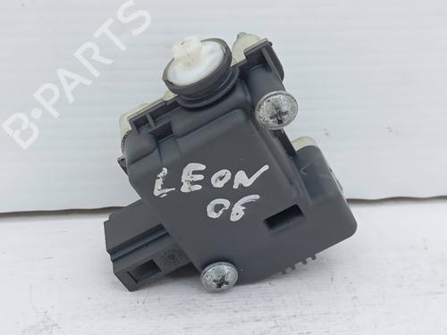 Used Fuel door actuator Fuel door actuator SEAT LEON (1P1) 2.0 TDI (136 hp) 22955884 22955884
