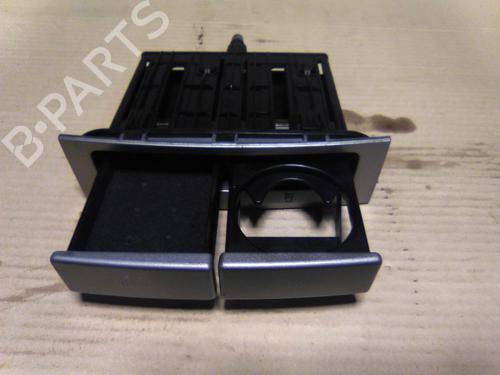 Koppholder/Gjenstandsholder Koppholder/Gjenstandsholder ALFA ROMEO 147 (937_) 1.6 16V T.SPARK (937.AXA1A, 937.AXB1A, 937.BXB1A) (120 hp) 19856282 19856282