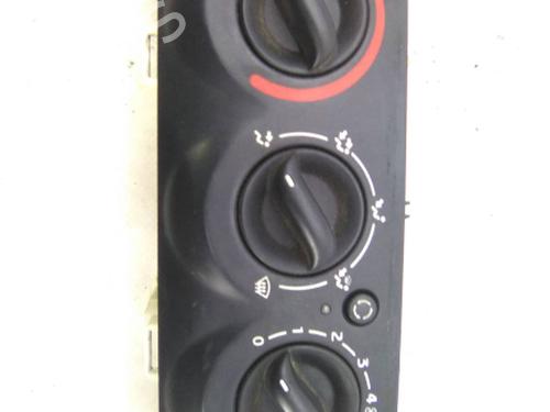 Used Climate control Climate control RENAULT CLIO II (BB_, CB_) 1.5 dCi (57 hp) 19823912 19823912