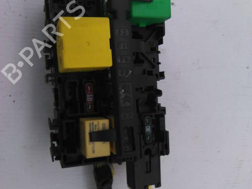 Used Fuse box Fuse box 19824220 19824220