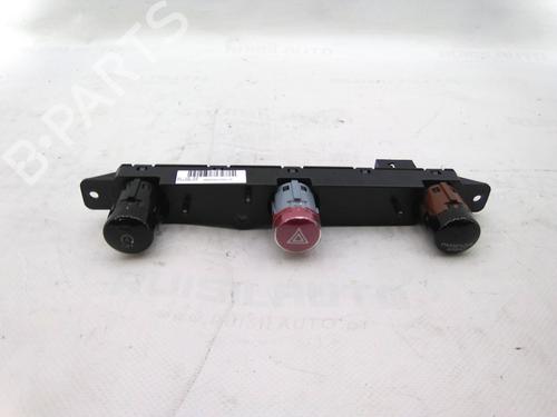 Used Warning switch Warning switch FIAT 500X (334_) 1.6 D Multijet (334AXA1B, 334AXA11) (120 hp) 19824943 19824943