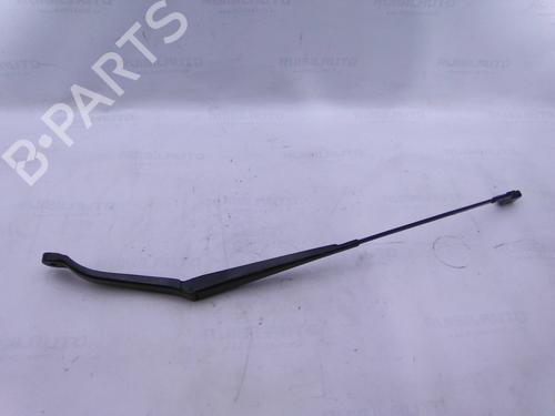 Used Front windshield wiper arm Front windshield wiper arm FIAT 500X (334_) 1.6 D Multijet (334AXA1B, 334AXA11) (120 hp) 19825085 19825085