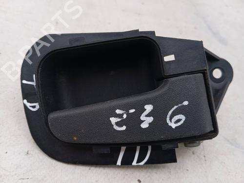 Højre bagtil invendig håndtag Højre bagtil invendig håndtag BMW 3 (E36) 316 i (102 hp) 25126981 25126981