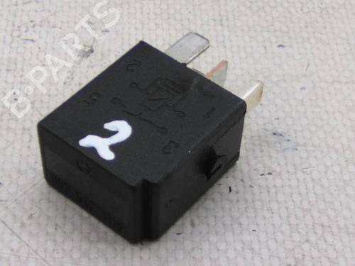 switch-mercedes-benz-c-class-t-model-s204-2007-2008-2009-2010-2011-2012-2013-2014-27349582 main image