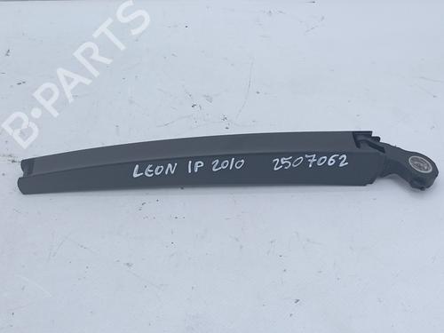 rear-windshield-wiper-arm-seat-leon-1p1-2005-2006-2007-2008-2009-2010-2011-2012-2013-27836027 main image