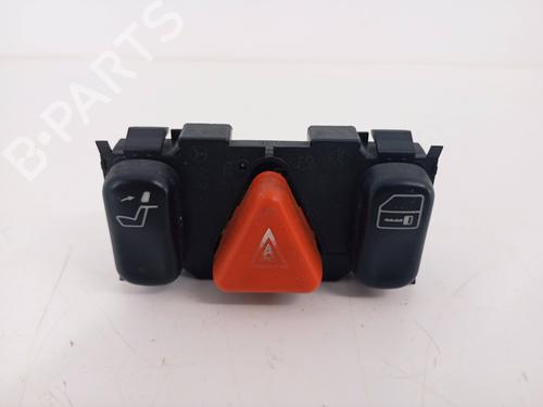 Used Warning switch Warning switch MERCEDES-BENZ CLK (C208) CLK 200 (208.335) (136 hp) 33121461 33121461