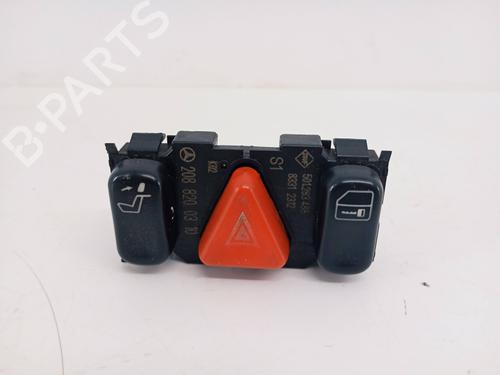 Used Warning switch Warning switch MERCEDES-BENZ CLK (C208) CLK 200 (208.335) (136 hp) 33121462 33121462