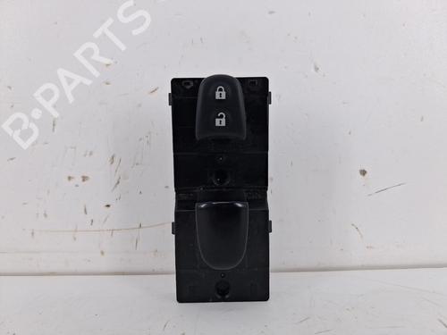 switch-nissan-qashqai-ii-j11-j11_-2013-36227768 main image