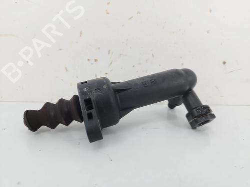 Used Clutch slave cylinder Clutch slave cylinder 37081388 37081388