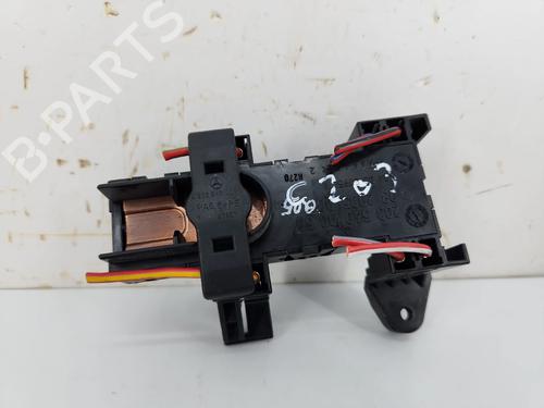 Used Fuse box Fuse box 37519378 37519378